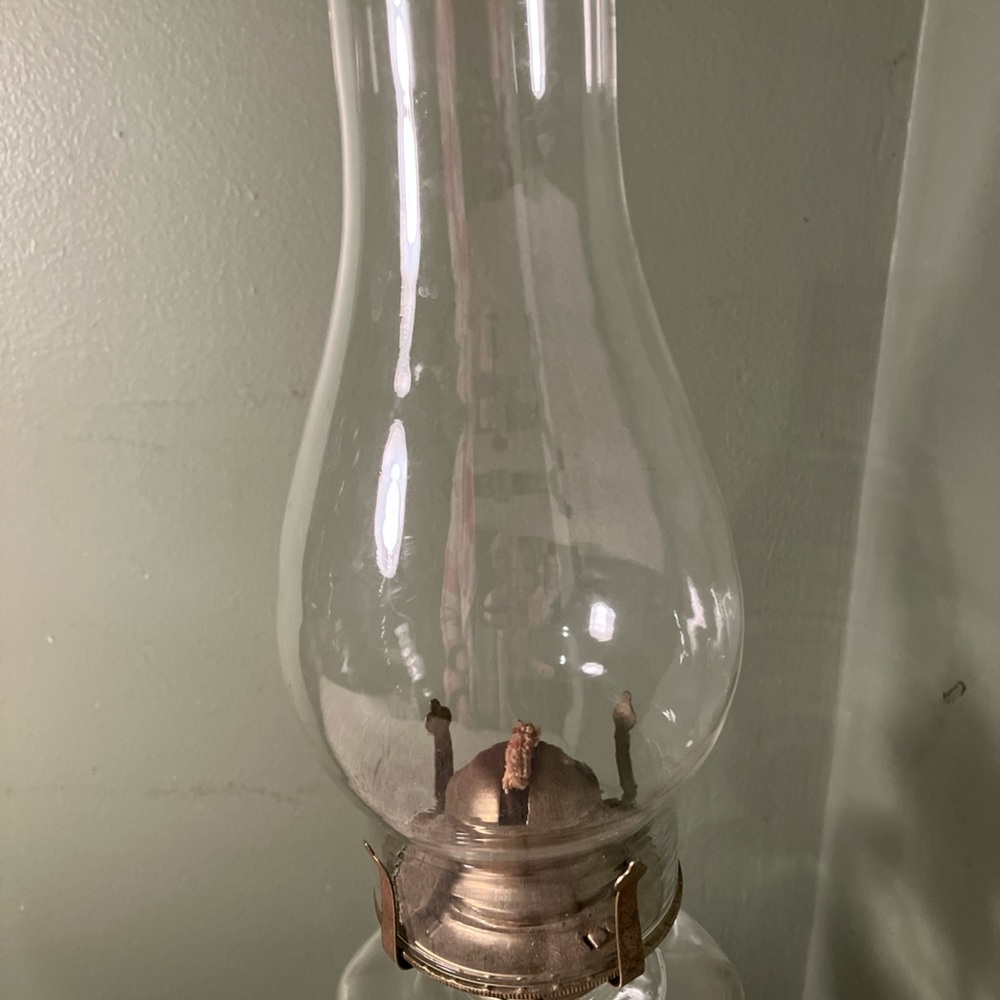 Vintage Pedestal Oil Lamp Clear Glass Chimney Made In Hong Kong 16” - Picture 6 of 9